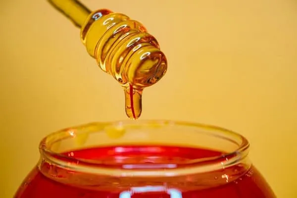 قیمت و خرید عسل اقاقیا حاج ابراهیم + فروش ارزان